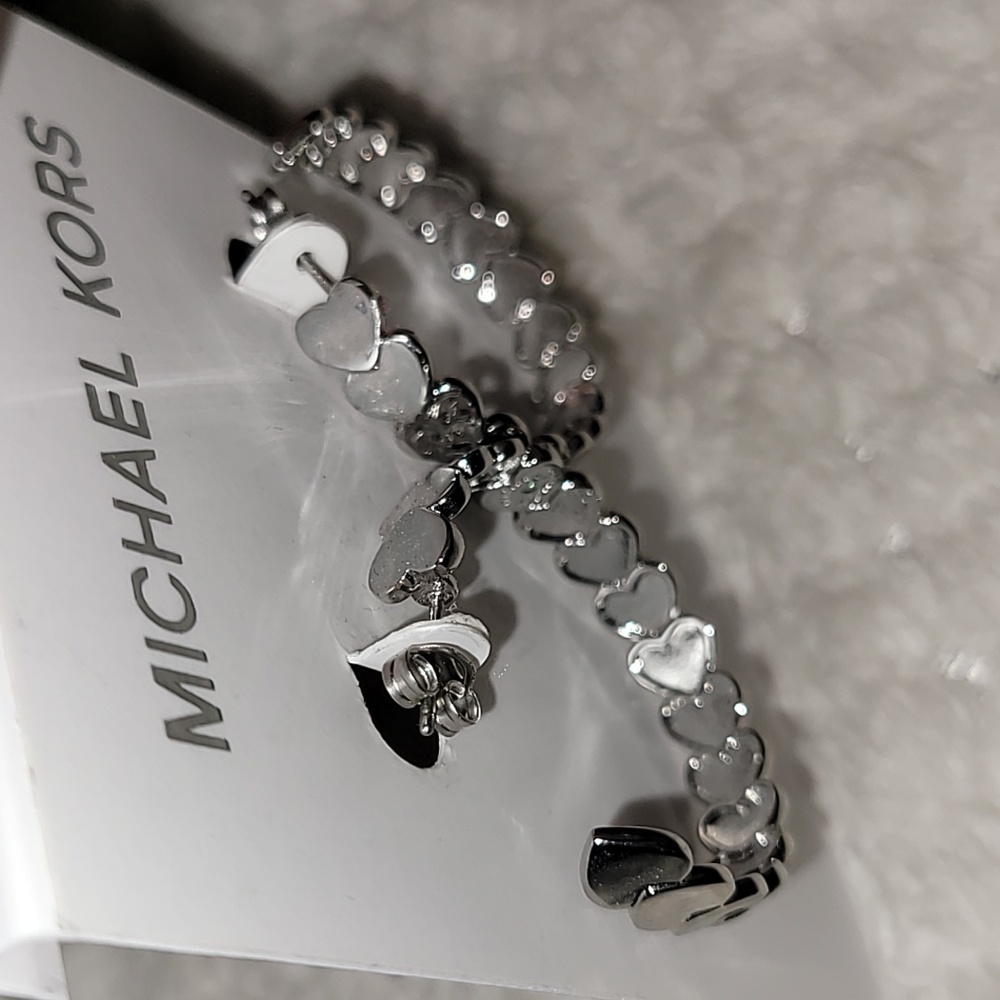 Michael Kors Silver Brass Heart Hoop Earrings NWT - Picture 10 of 13